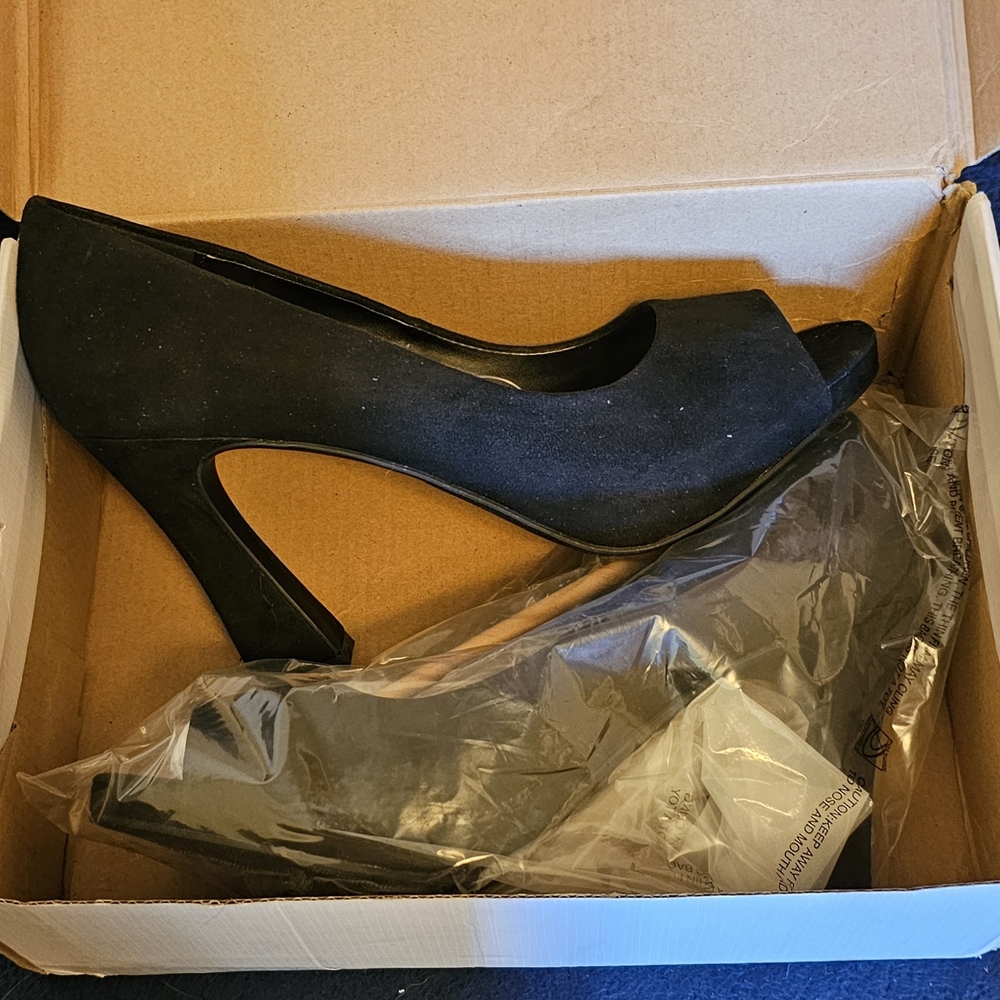 Chic Black Peep-Toe Heels